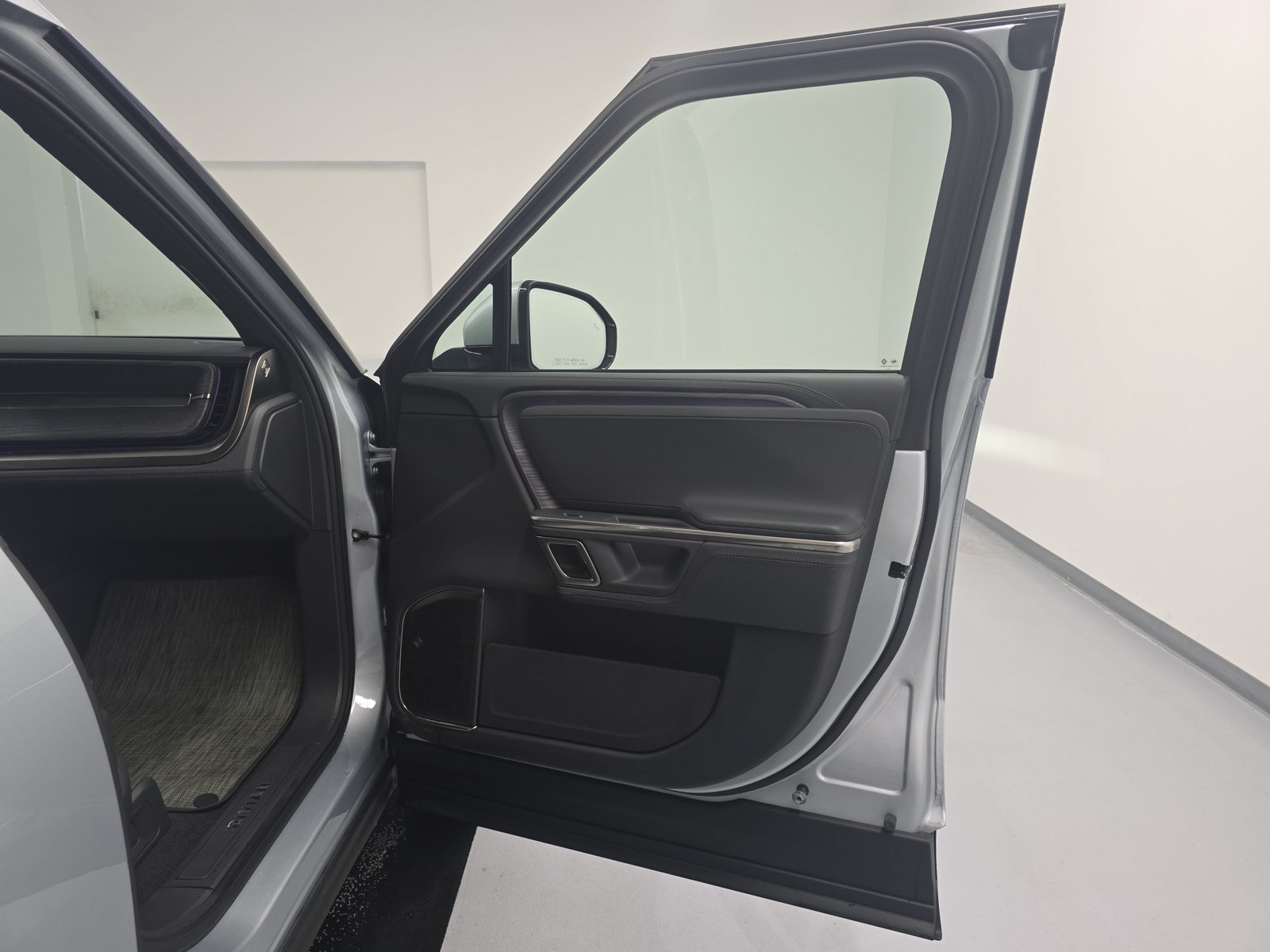 Used 2024 Rivian R1T Adventure Dual AWD/4WD image 18