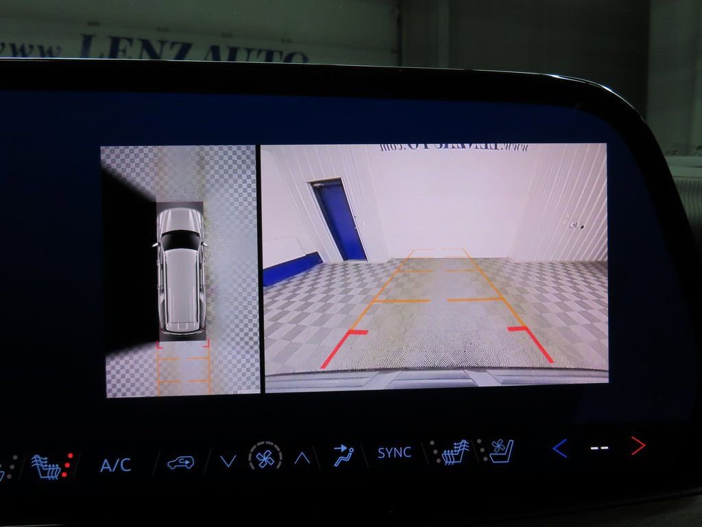 Used 2025 Chevrolet Suburban High Country AWD/4WD image 13