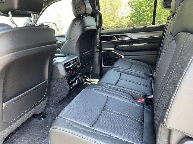 New 2025 Jeep Wagoneer Series III w/ Premium Group I image 11