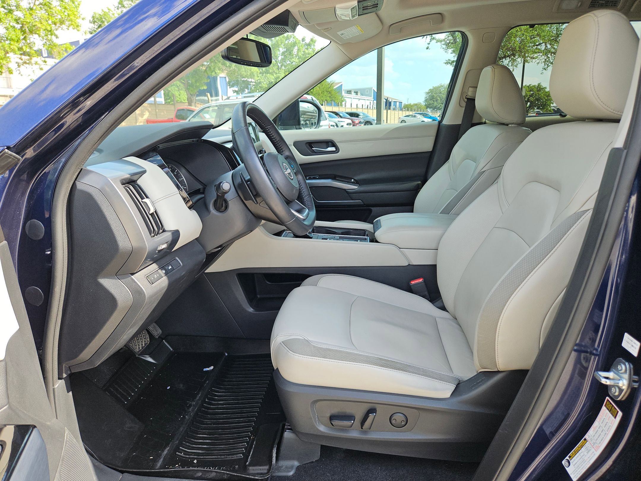 Used 2022 Nissan Pathfinder SL w/ SL Premium Package image 10