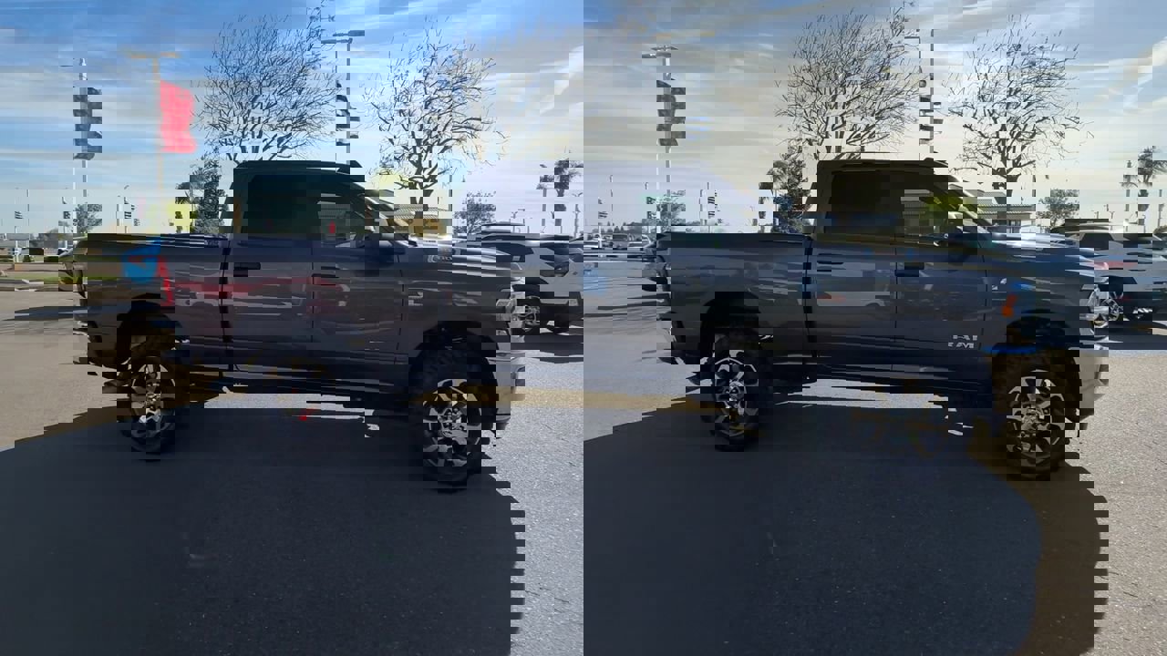 Used 2022 RAM 2500 Big Horn w/ Cold Weather Group image 8