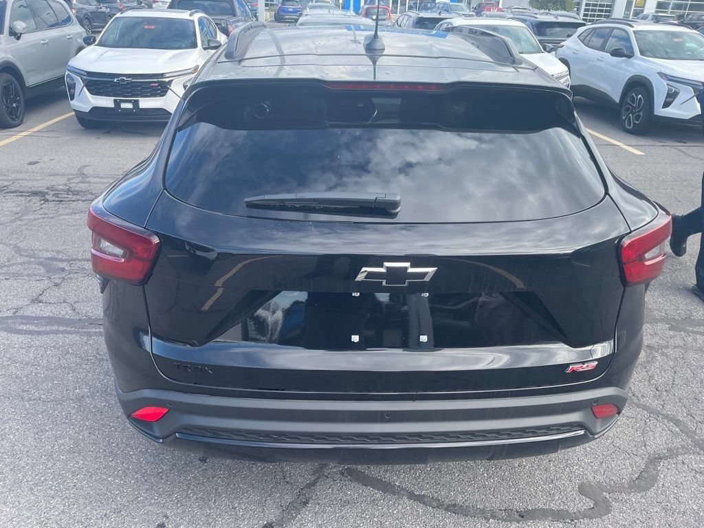 New 2026 Chevrolet Trax RS w/ Sunroof Package FWD image 4