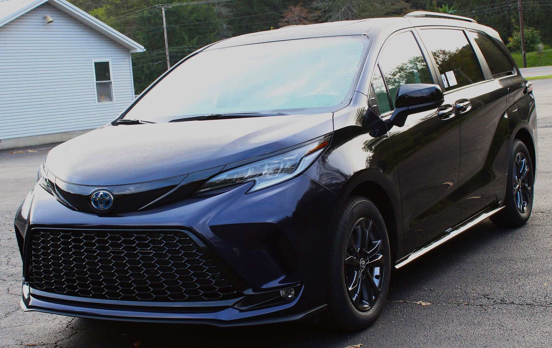 New 2025 Toyota Sienna XSE image 1