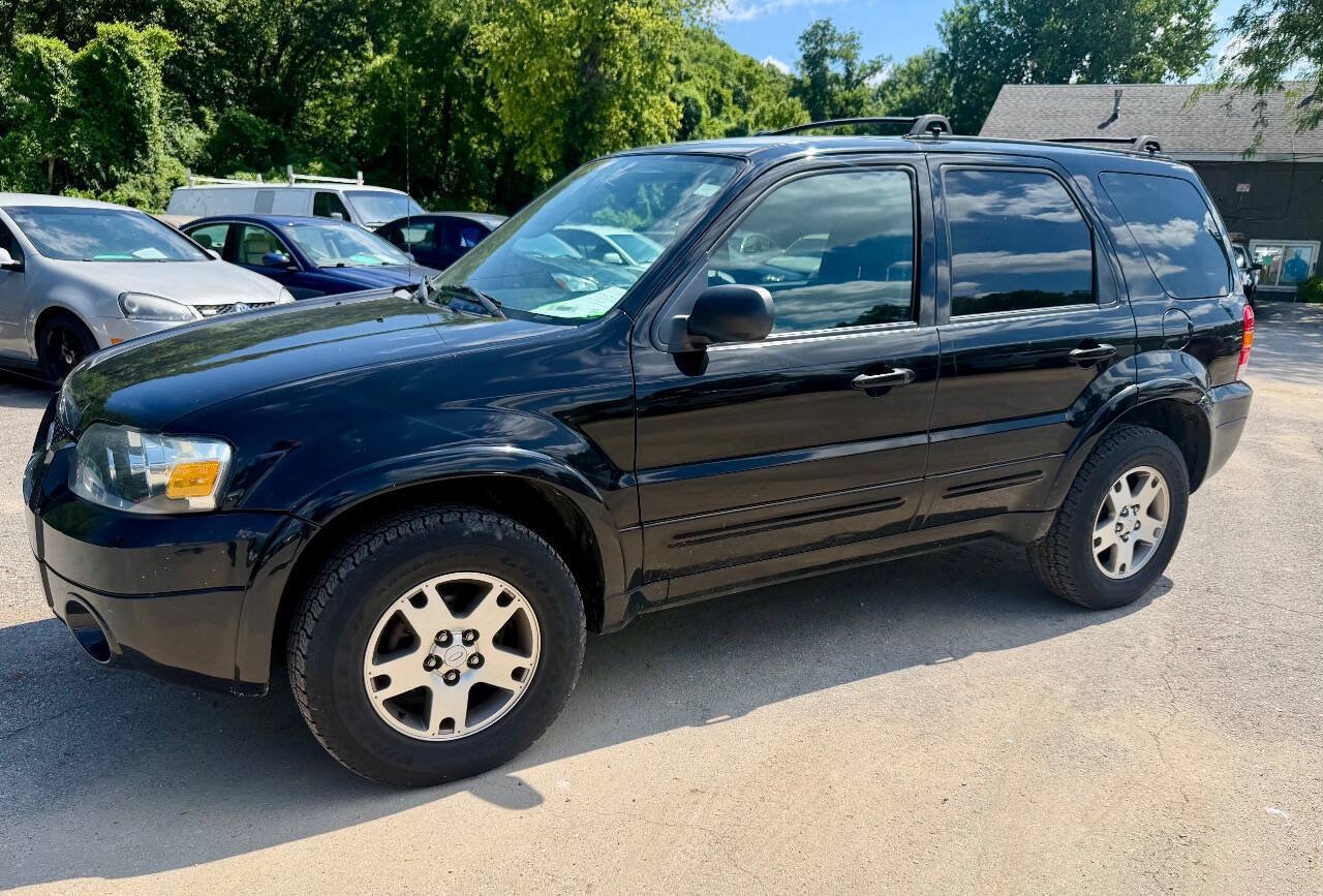 Used 2005 Ford Escape Limited FWD image 1