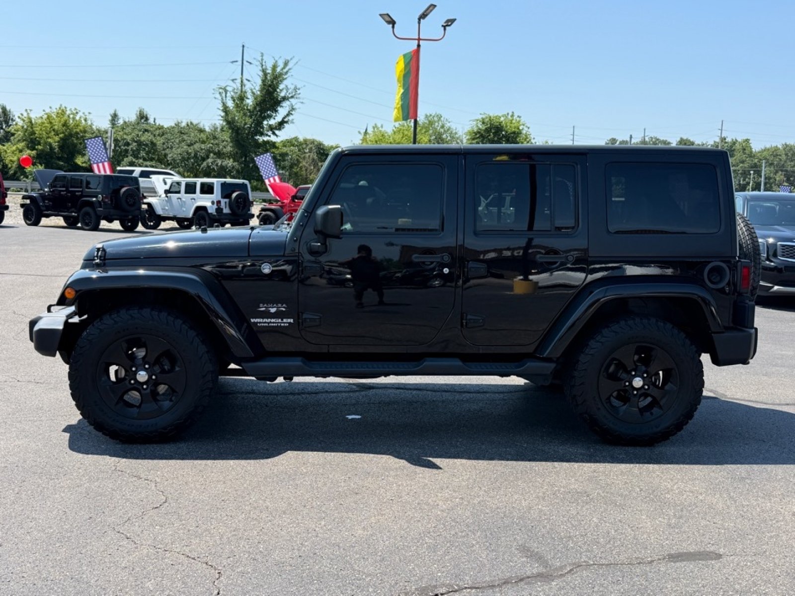 Used 2016 Jeep Wrangler Unlimited Sahara w/ Dual Top Group AWD/4WD image 5