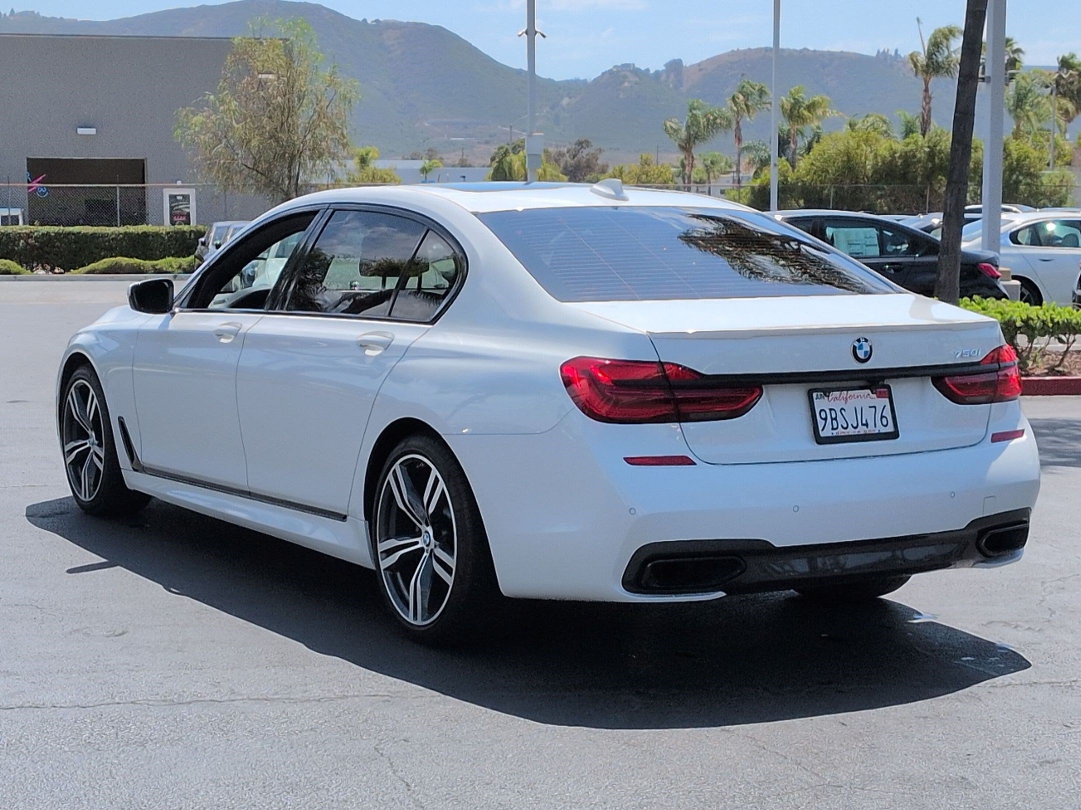 Used 2019 BMW 750i w/ M Sport Package RWD image 8