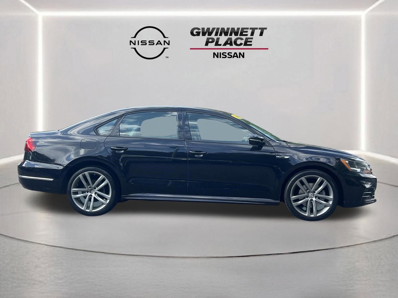 Used 2018 Volkswagen Passat 2.0T R-Line FWD image 25