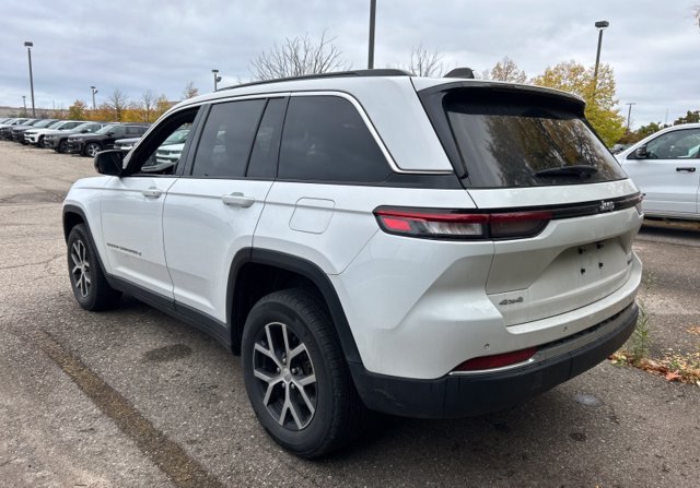 Used 2024 Jeep Grand Cherokee Limited w/ Trailer Tow Package AWD/4WD image 16