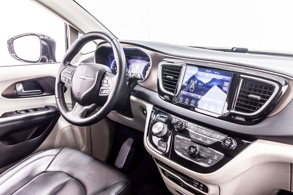 Used 2019 Chrysler Pacifica Touring-L Plus image 21