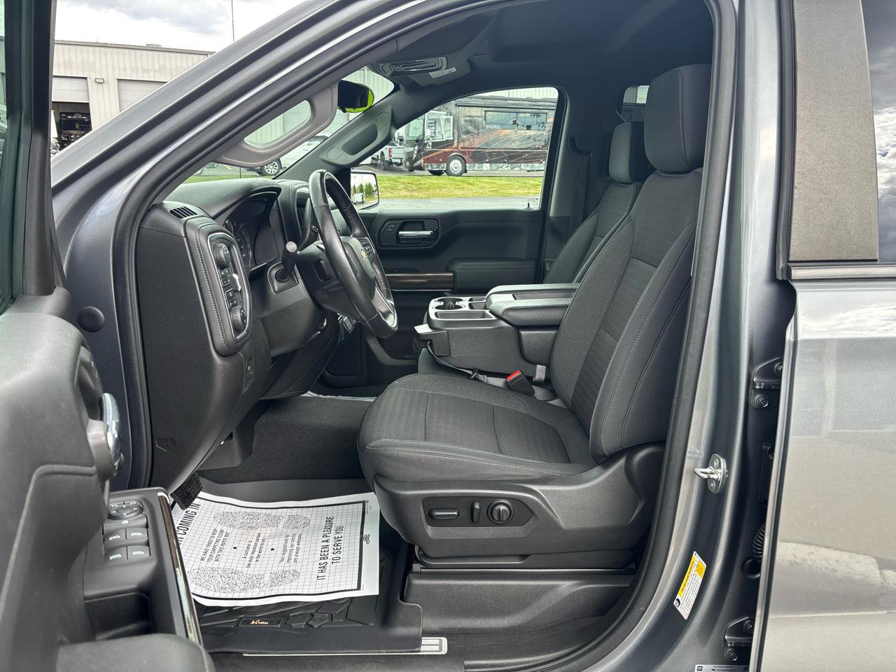 Used 2021 Chevrolet Silverado 1500 LT AWD/4WD image 9