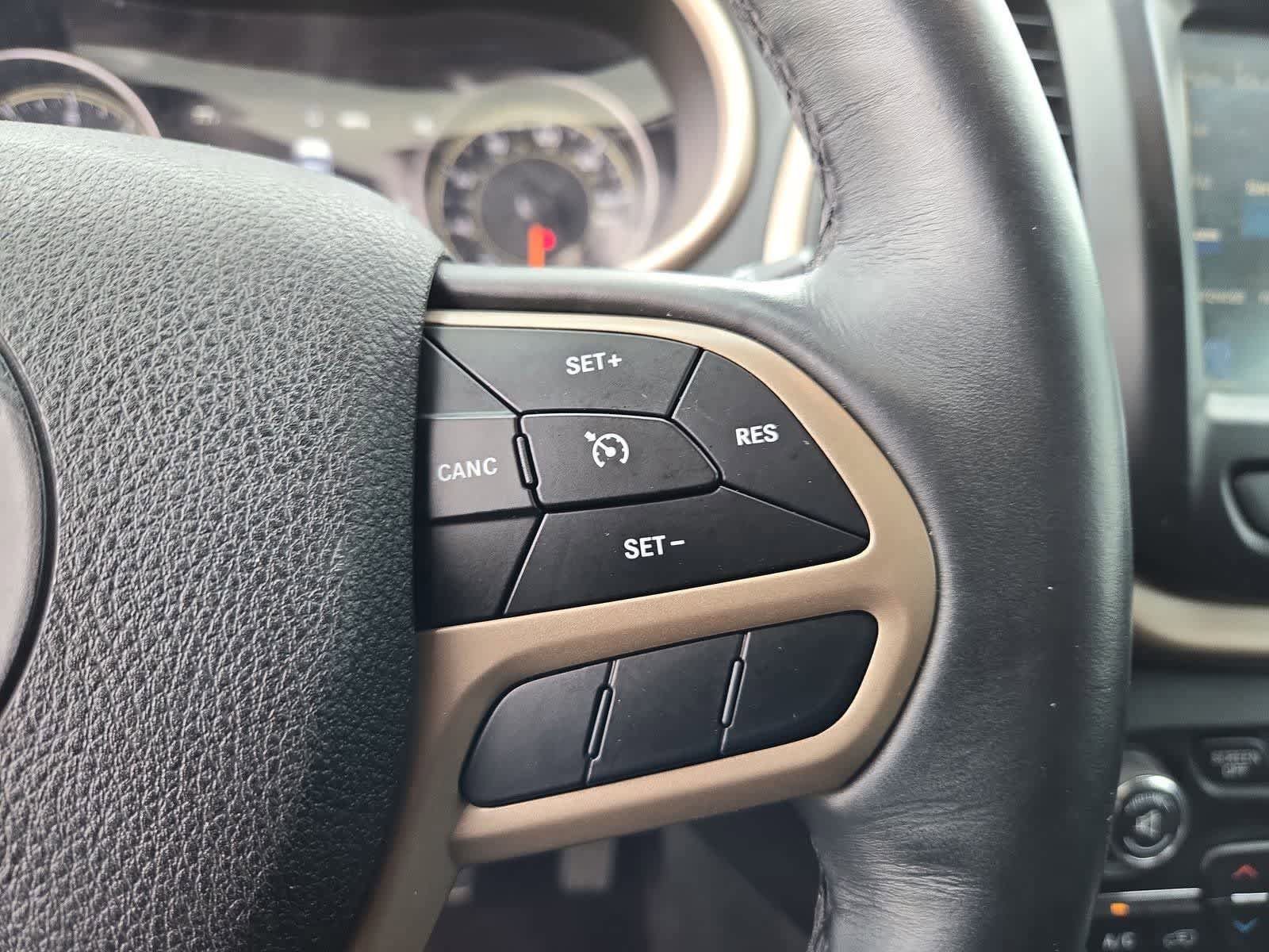 Used 2017 Jeep Cherokee Limited FWD image 23