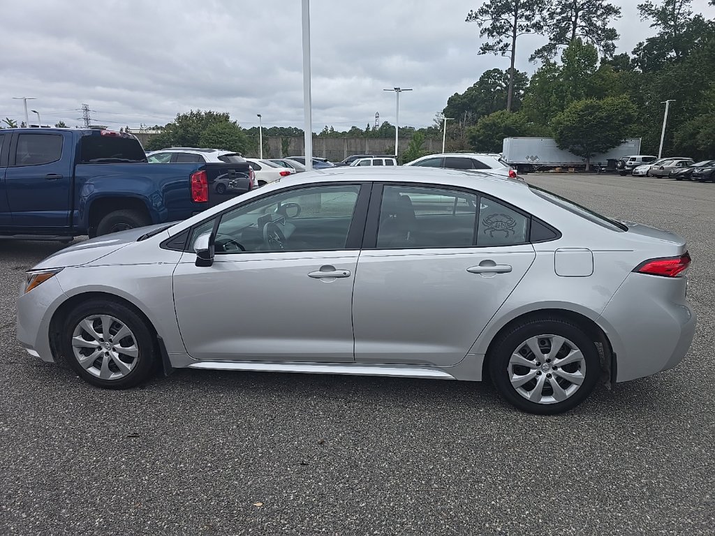 Used 2025 Toyota Corolla LE FWD image 8