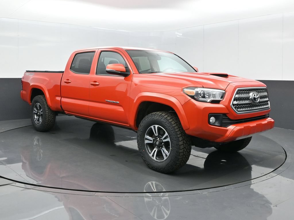 Used 2016 Toyota Tacoma TRD Sport w/ Towing Package AWD/4WD image 3