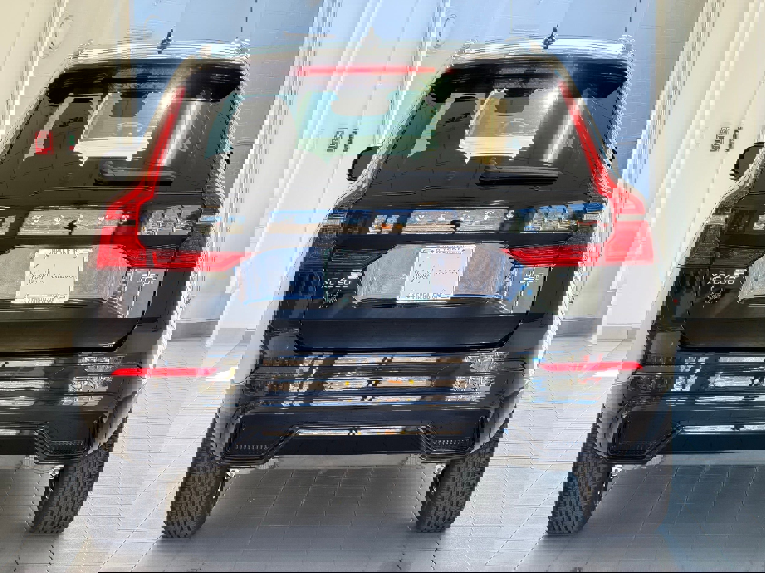 Certified 2025 Volvo XC60 B5 Core image 7