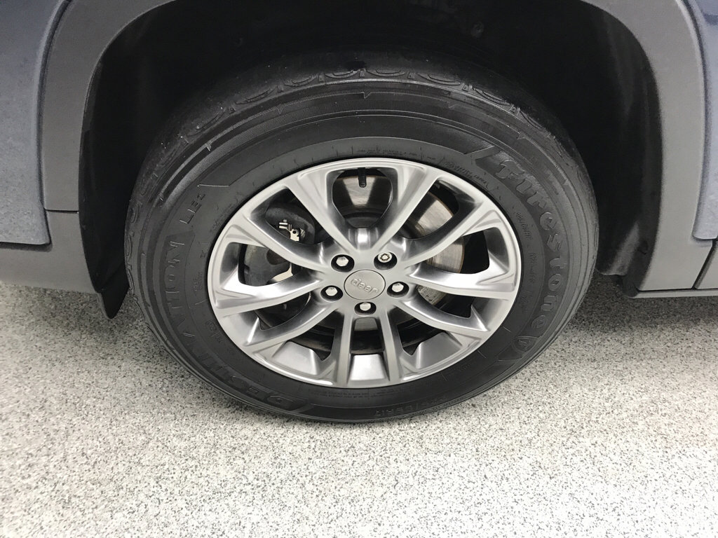 Used 2020 Jeep Cherokee Latitude Plus w/ Comfort/Convenience Group image 7