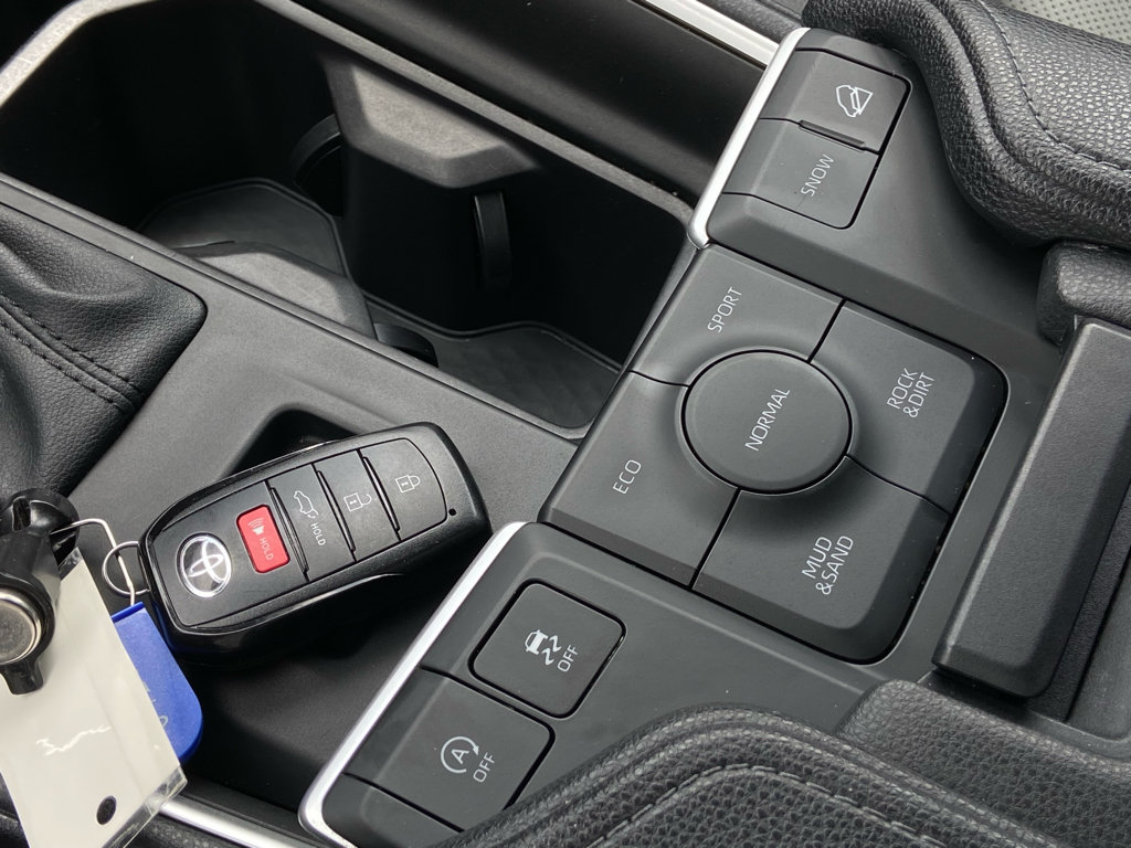 Used 2025 Toyota Grand Highlander AWD image 27