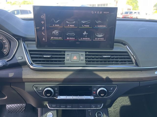 Used 2022 Audi Q5 2.0T Premium Plus w/ Premium Plus Package AWD/4WD image 22