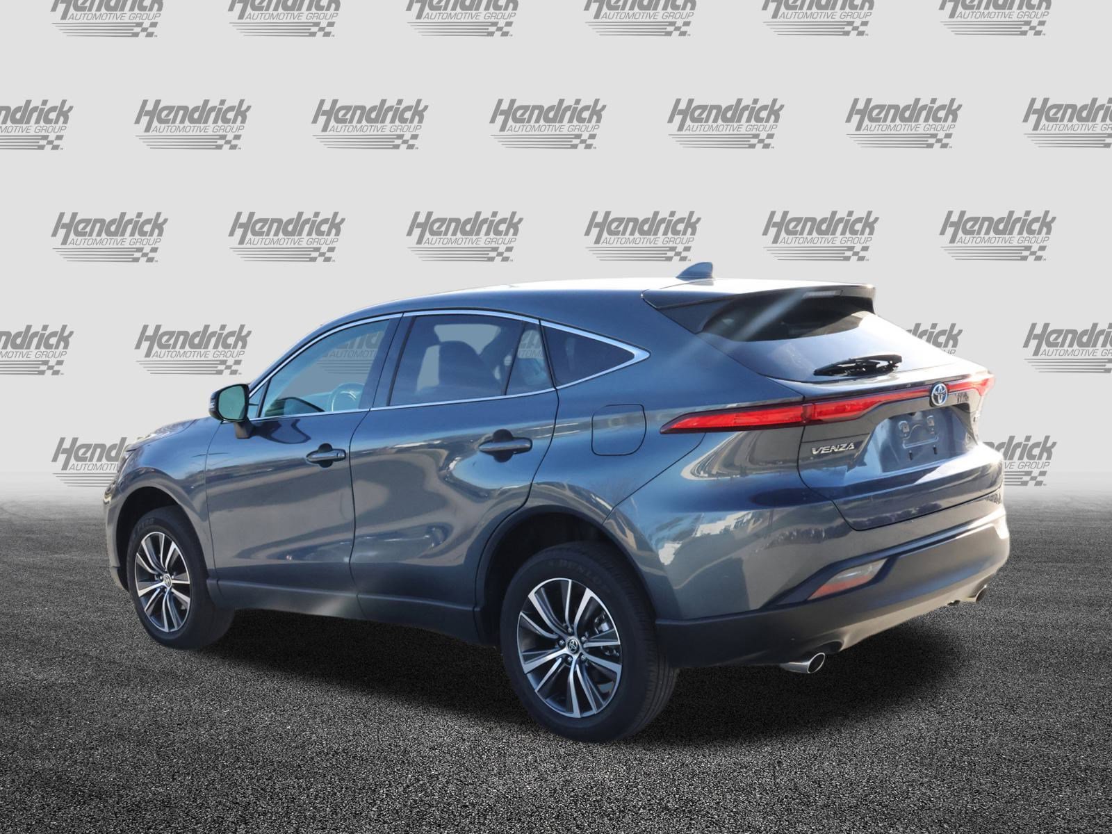 Used 2022 Toyota Venza LE image 7