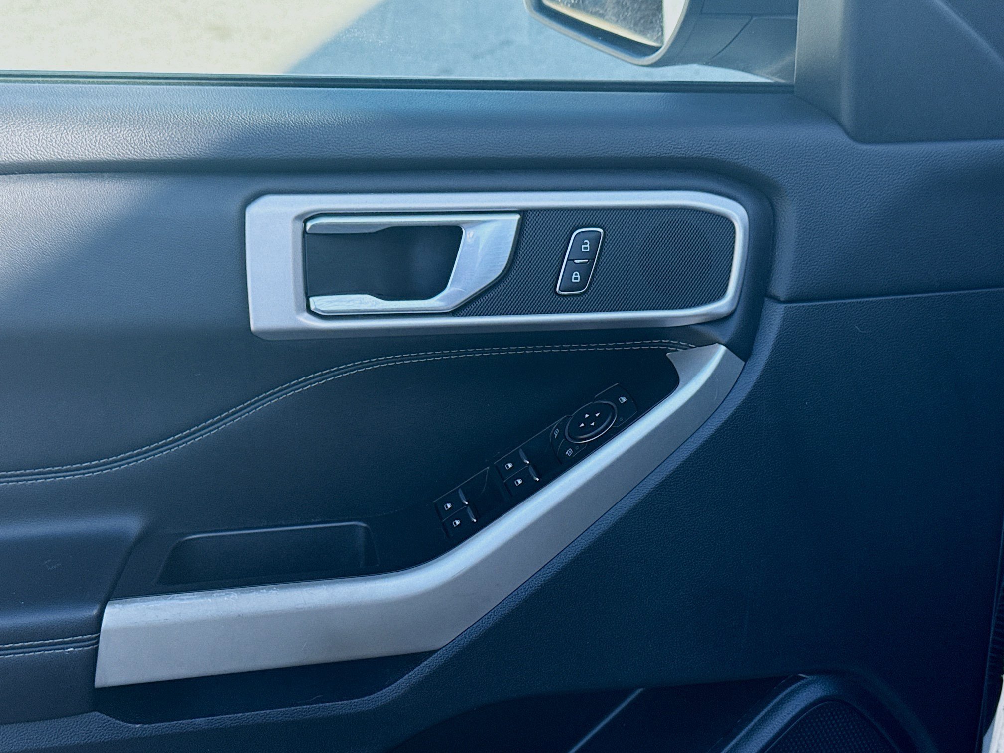 Used 2021 Ford Explorer XLT w/ Equipment Group 202A image 16