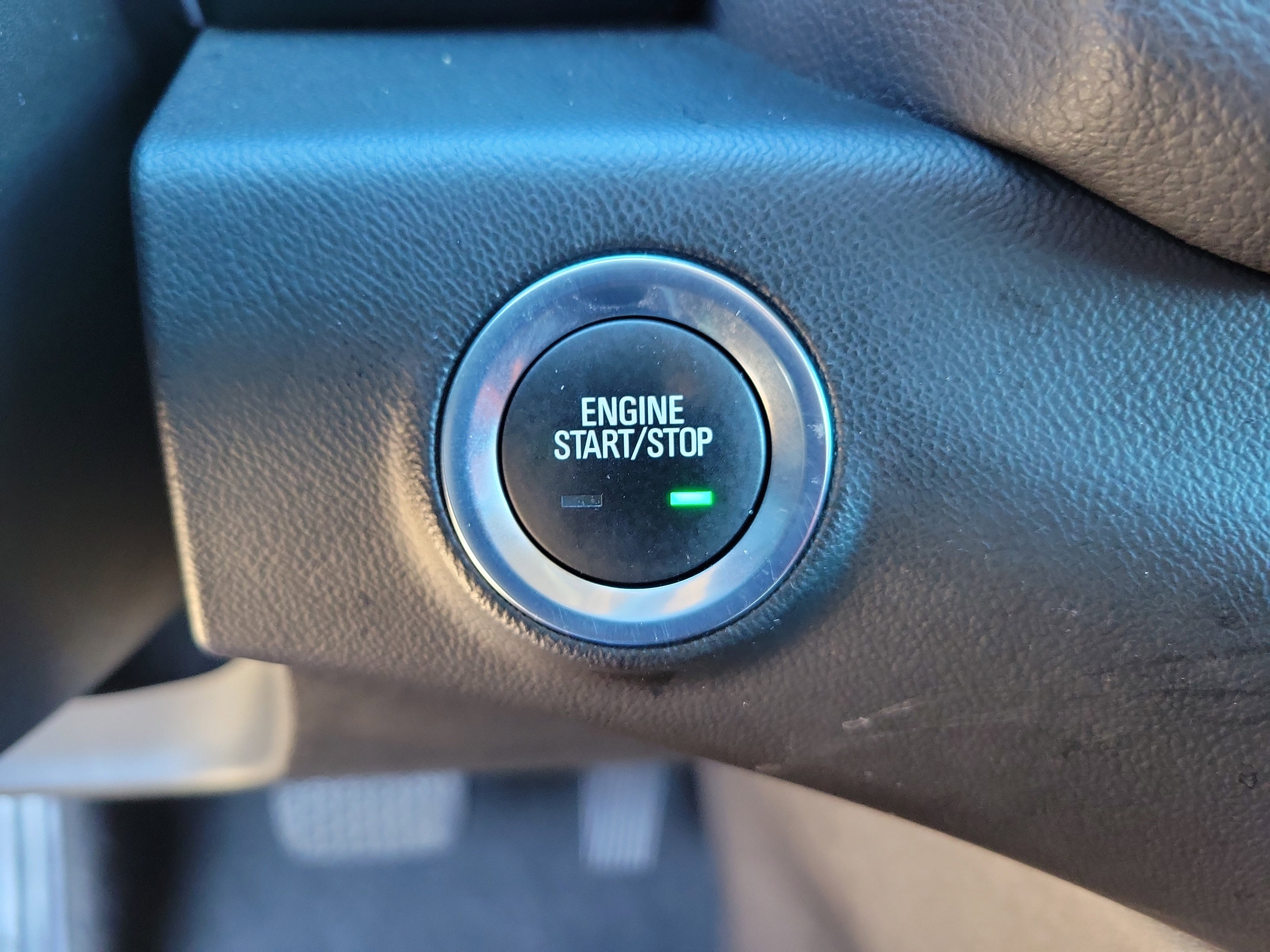 Used 2024 GMC Terrain Denali w/ Black Diamond Edition image 15