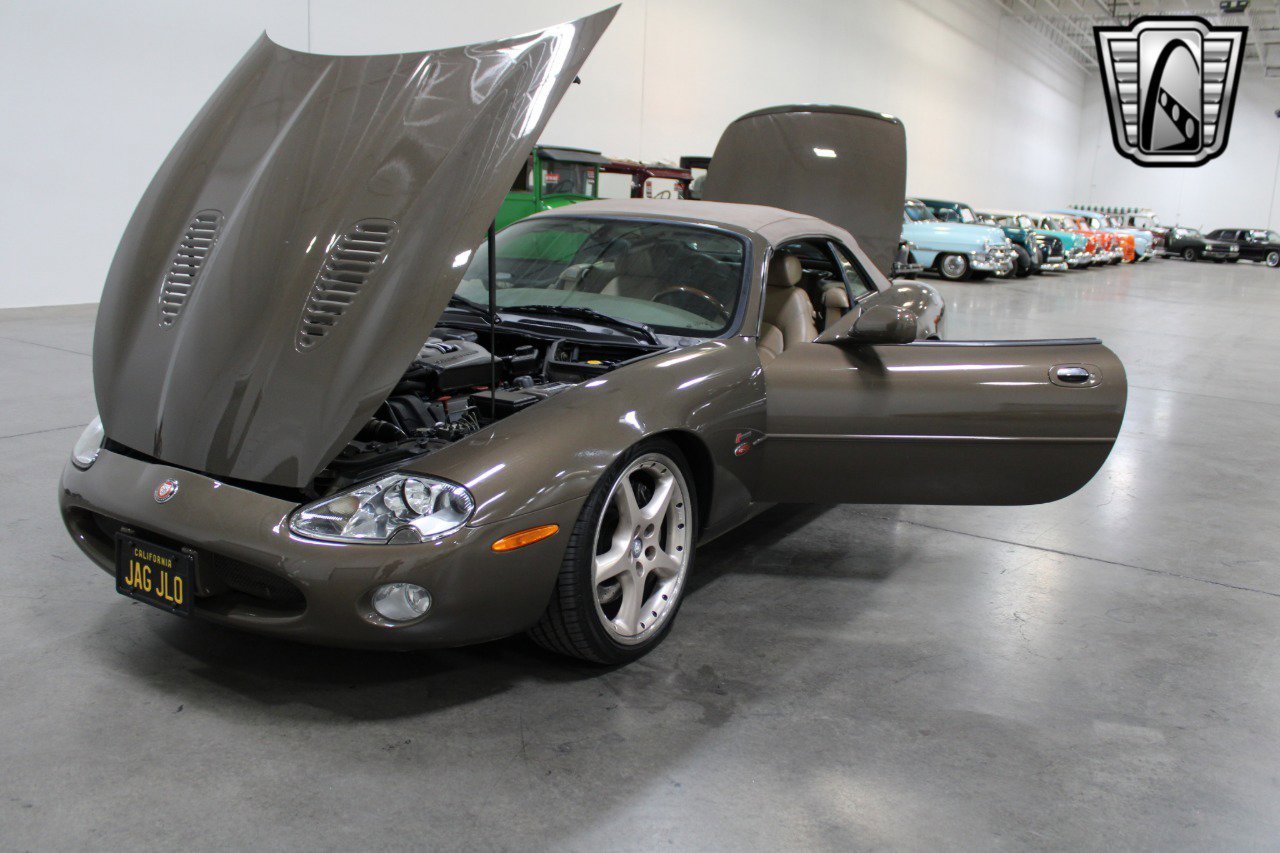Used 2001 Jaguar XK8 Convertible image 6