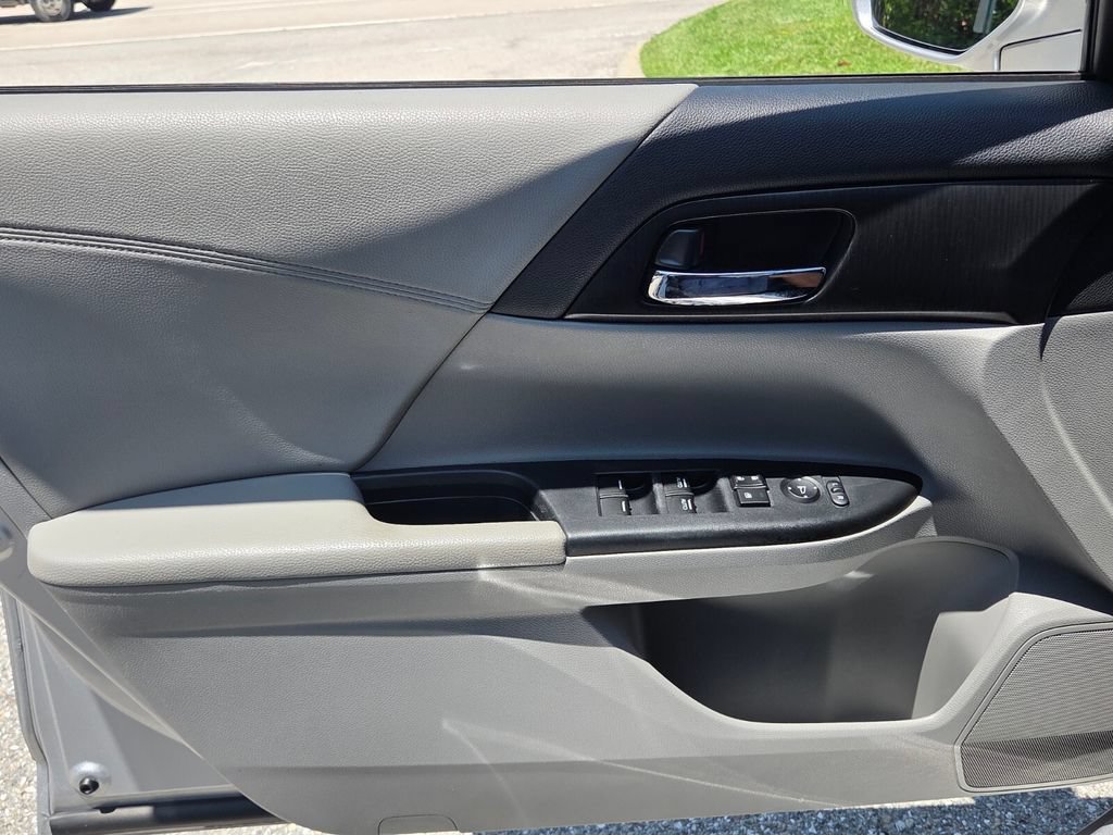 Used 2013 Honda Accord EX image 31
