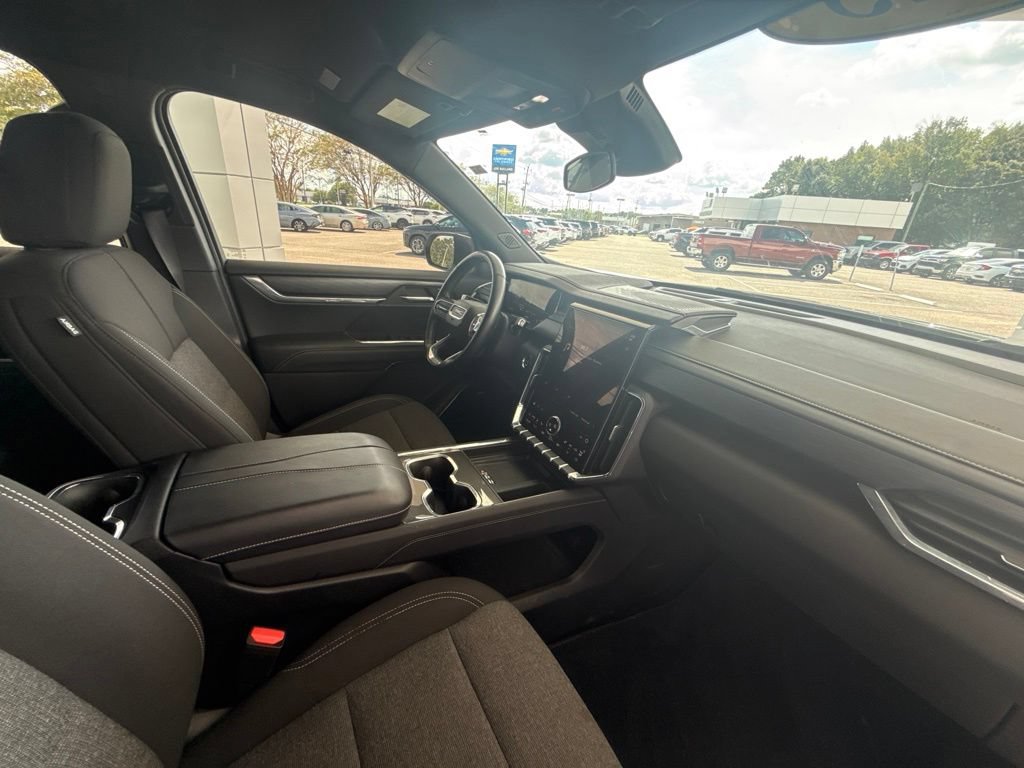 Used 2025 GMC Acadia Elevation FWD image 33