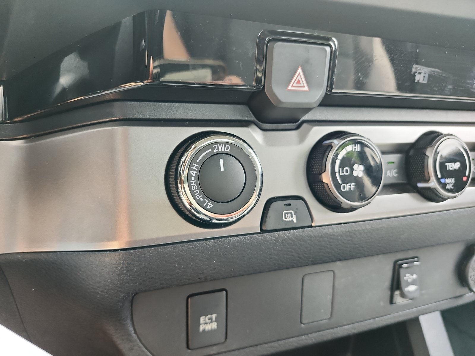 Used 2018 Toyota Tacoma SR w/ SR Convenience Package AWD/4WD image 20