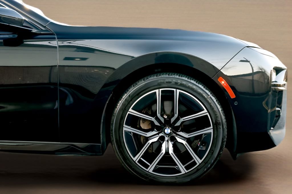 Used 2023 BMW 740i w/ Parking Assistance Package image 11