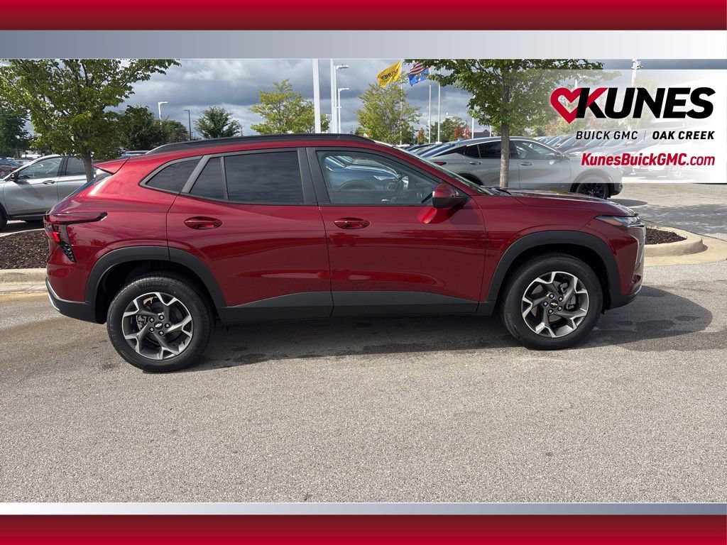 Used 2024 Chevrolet Trax LT w/ Driver Confidence Package image 4