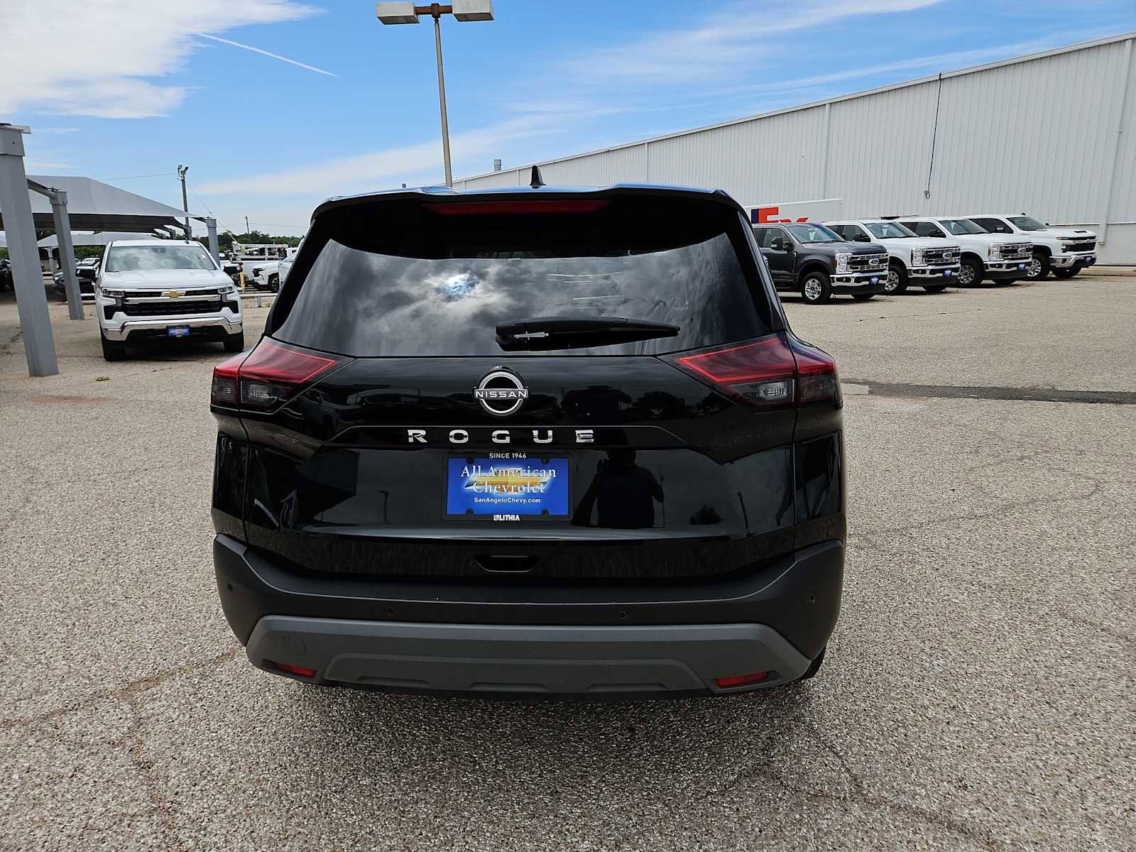 Used 2023 Nissan Rogue S FWD image 7