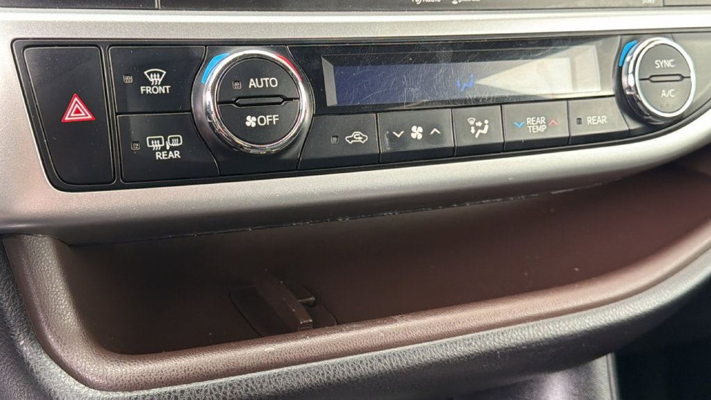 Used 2014 Toyota Highlander XLE AWD/4WD image 14