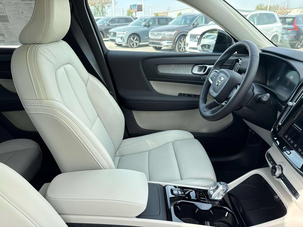 New 2026 Volvo XC40 B5 Ultra AWD/4WD image 13