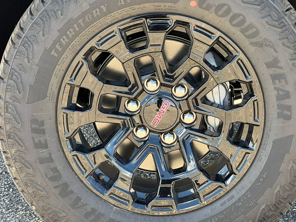 New 2026 GMC Canyon Elevation w/ LPO, Black Badging Package AWD/4WD image 6