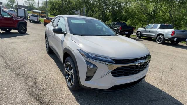 New 2026 Chevrolet Trax RS w/ Driver Confidence Package FWD image 4