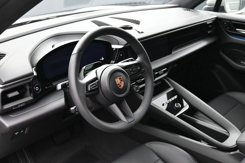 New 2026 Porsche Macan 4 Electric AWD/4WD image 4
