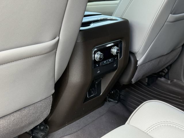 Used 2022 GMC Yukon SLT w/ SLT Premium Package image 30