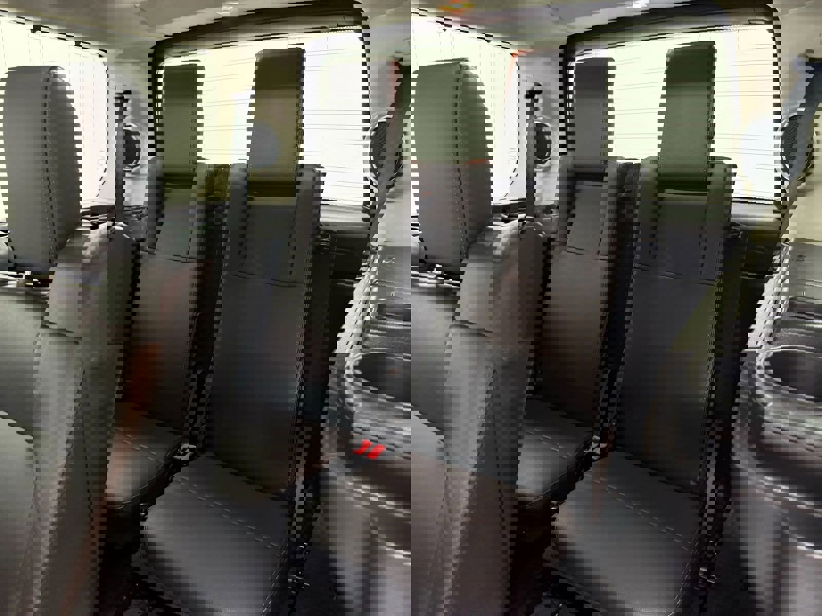 Used 2016 Land Rover LR4 HSE image 16