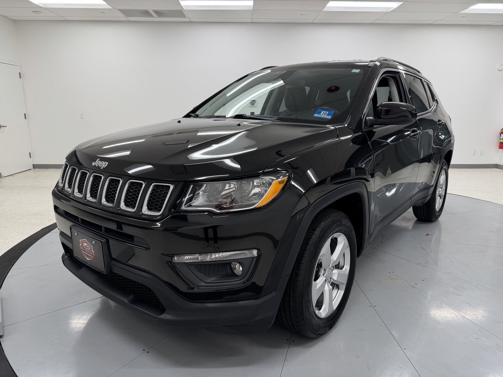 Used 2018 Jeep Compass Latitude image 3