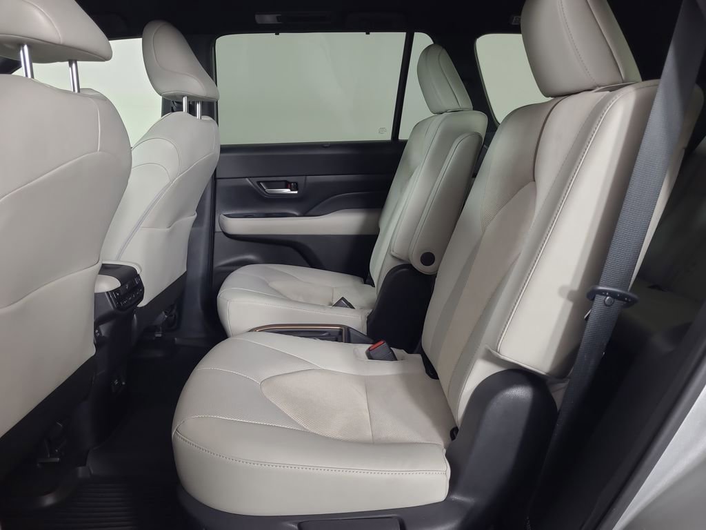 Used 2024 Toyota Grand Highlander AWD Hybrid image 17