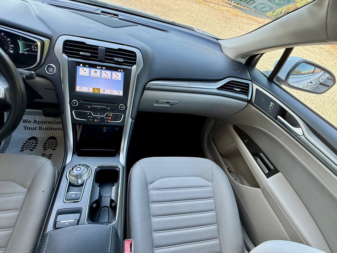 Used 2017 Ford Fusion SE w/ Fusion SE Technology Package FWD image 17