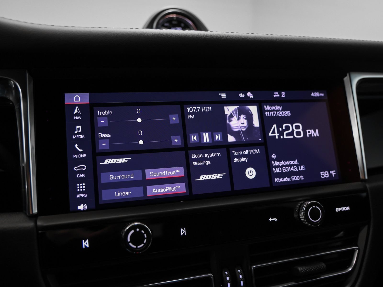 Certified 2026 Porsche Macan AWD/4WD image 41