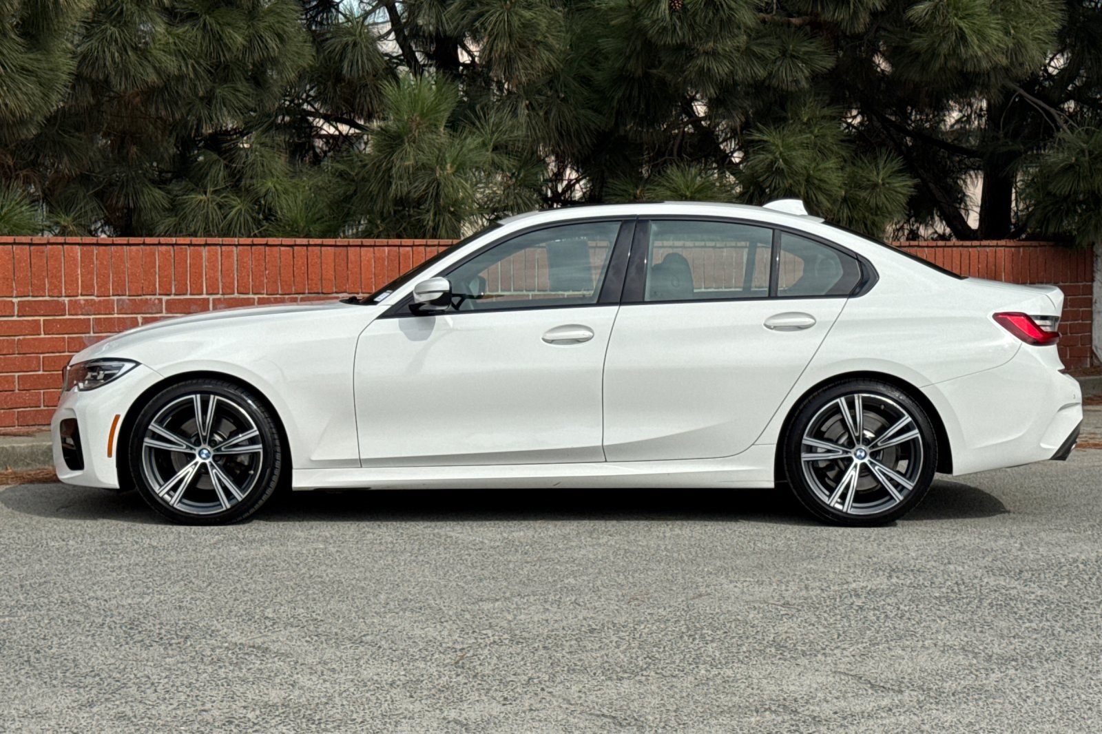 Used 2021 BMW 330i Sedan w/ M Sport Package RWD image 7