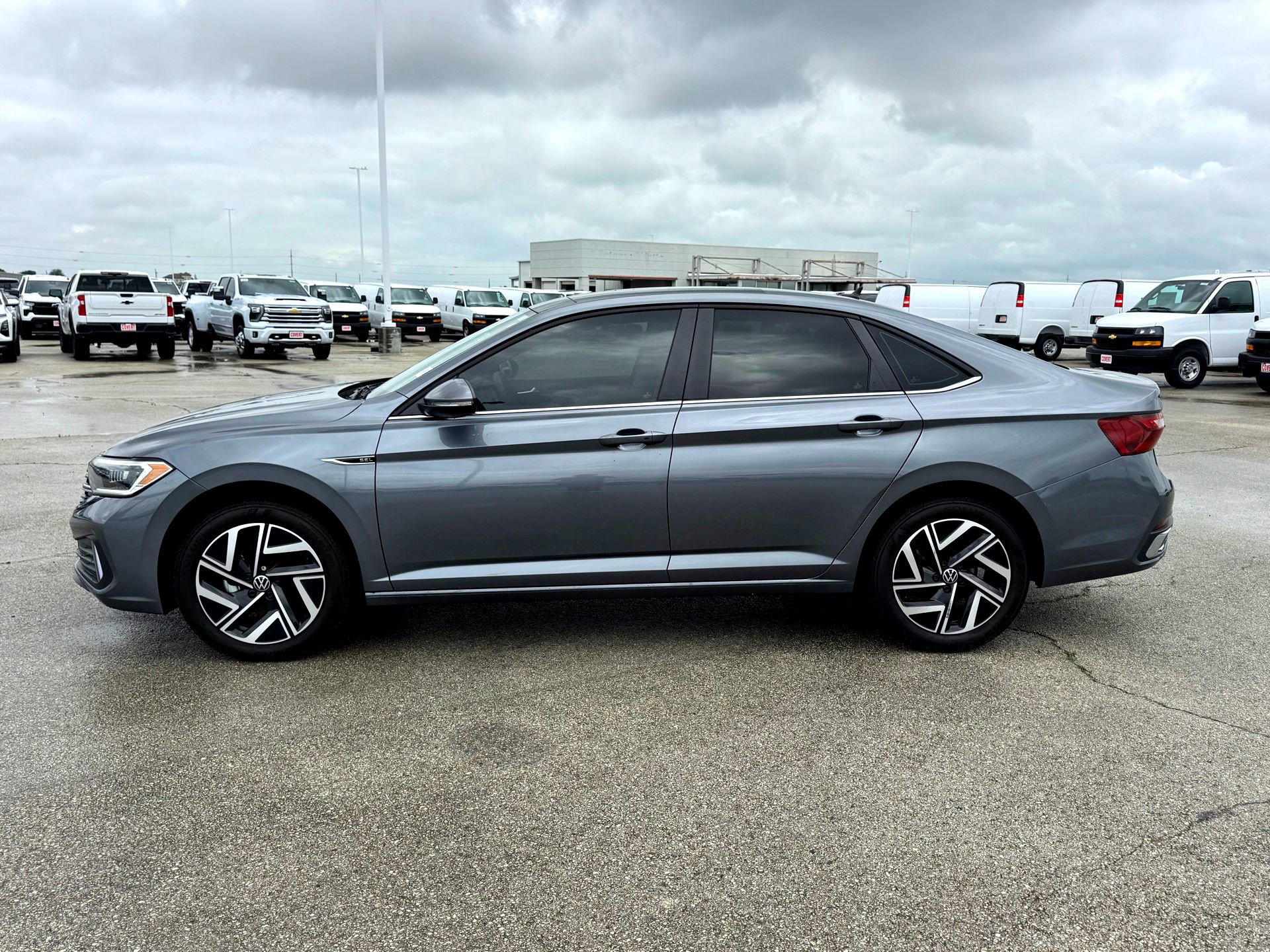 Used 2024 Volkswagen Jetta SEL FWD image 11