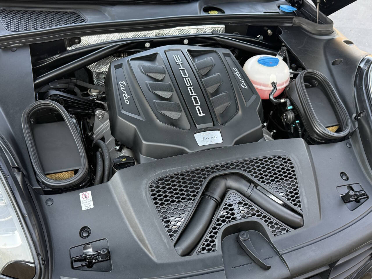 Used 2015 Porsche Macan Turbo AWD/4WD image 11