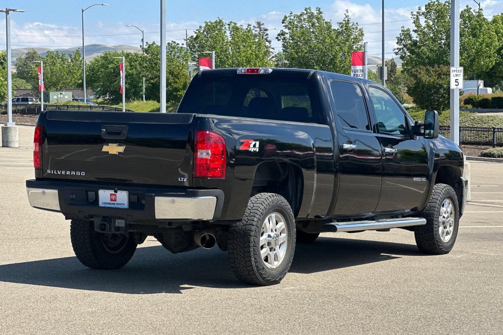 Used 2011 Chevrolet Silverado 2500 LTZ w/ LTZ Plus Package AWD/4WD image 4