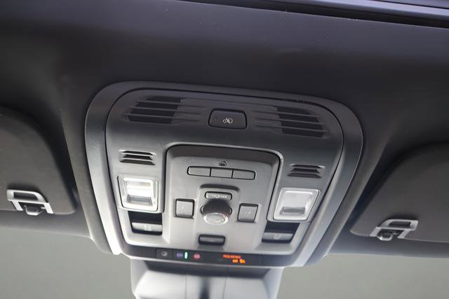 Used 2022 Cadillac Escalade ESV Sport w/ Touring Package image 17