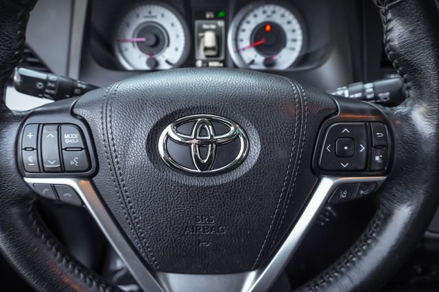 Used 2020 Toyota Sienna SE Premium FWD image 14