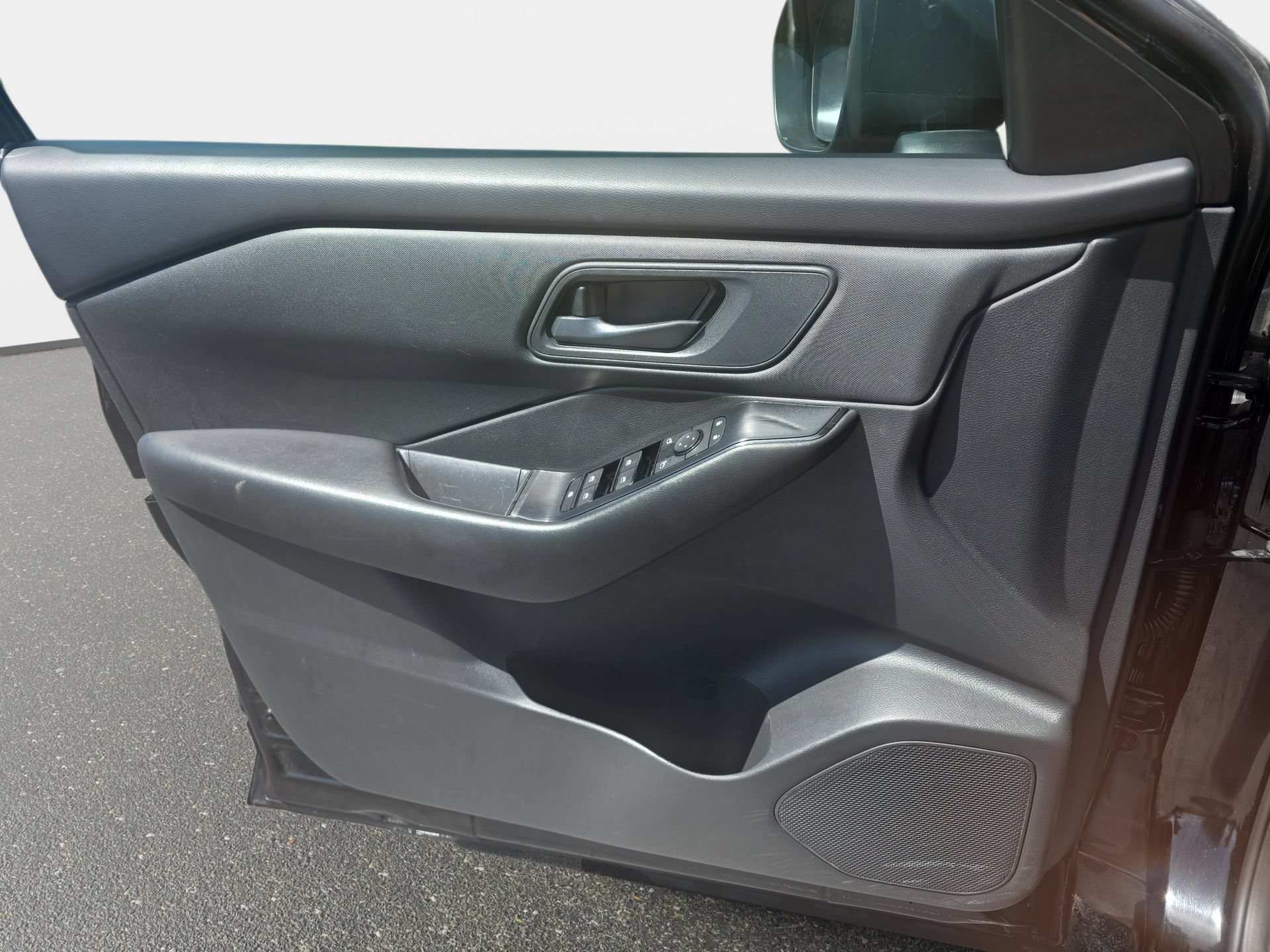 Used 2024 Nissan Rogue S FWD image 25