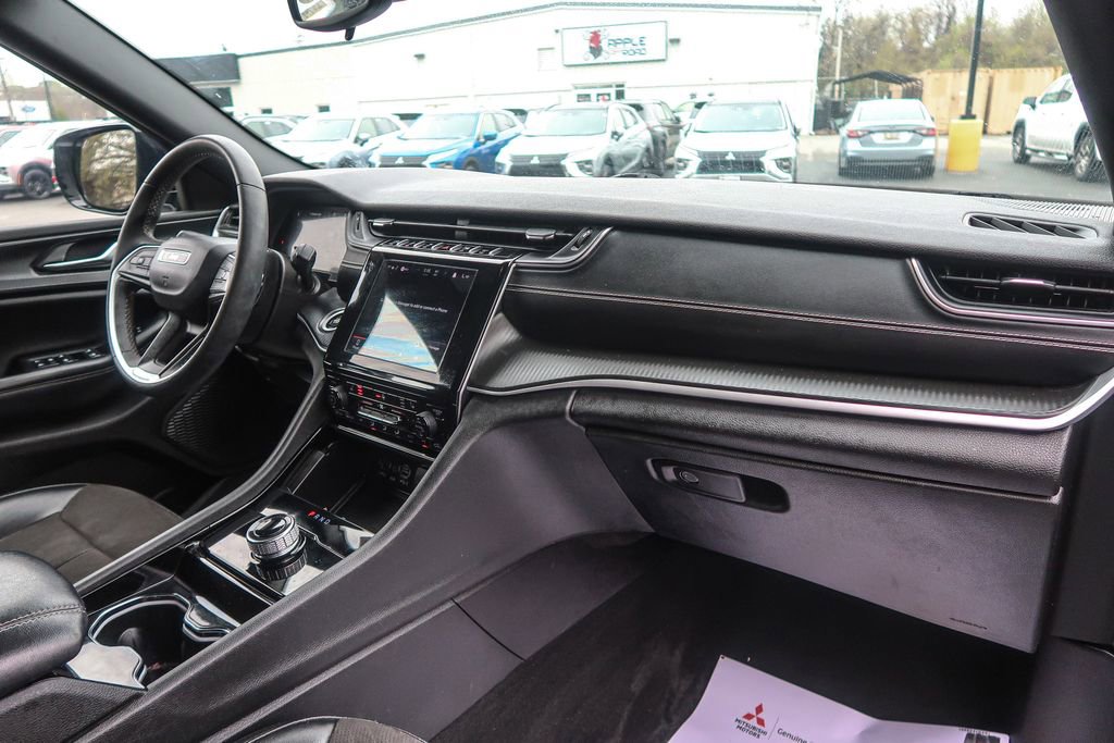 Used 2023 Jeep Grand Cherokee L Laredo RWD image 20